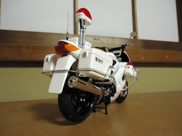 フジミ・Honda VFR800P 警視庁白バイ仕様_b0098271_21395758.jpg