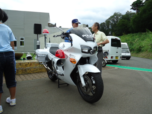 フジミ・Honda VFR800P 警視庁白バイ仕様_b0098271_21512931.jpg