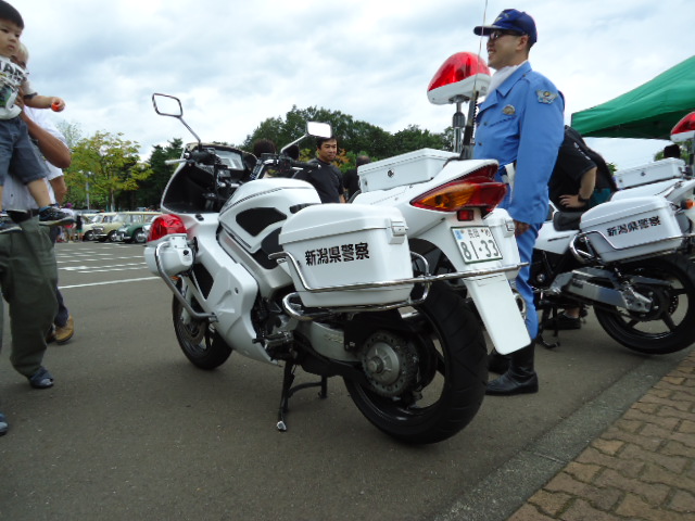 フジミ・Honda VFR800P 警視庁白バイ仕様 : 燃やせないごみ研究所 フジミ・Honda VFR800P 警視庁白バイ仕様 : 燃やせないごみ研究所