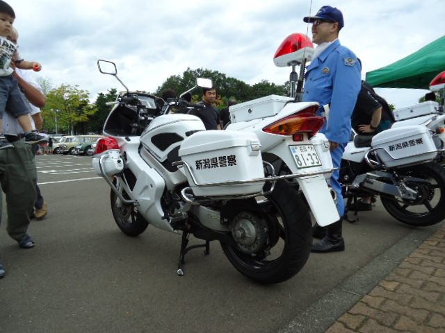 フジミ・Honda VFR800P 警視庁白バイ仕様_b0098271_21571667.jpg