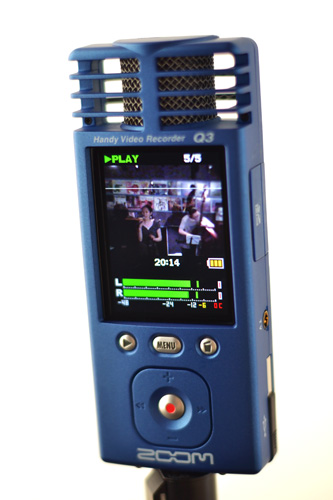 Zoom Handy Video Recorder Q3_b0175635_0165530.jpg