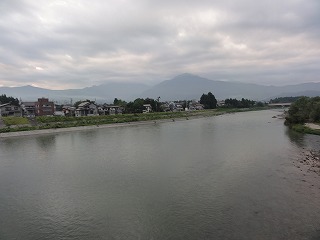 夜明け前の静かな魚野川の流れ_a0084753_830376.jpg