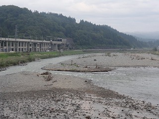 夜明け前の静かな魚野川の流れ_a0084753_8322193.jpg