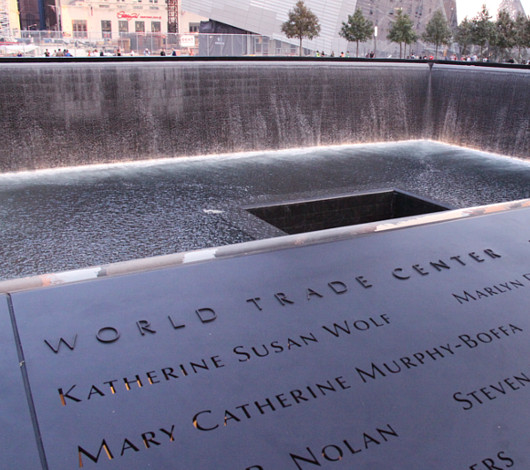 NYのワールド・トレード・センター跡地にできた9/11メモリアルに NYのワールド・トレード・センター跡地にできた9/11メモリアルに