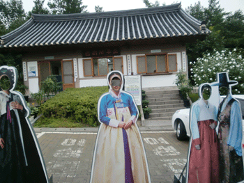 韓国旅行記　NO-4 「コリアハウス」_d0137664_18354256.gif