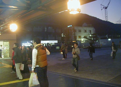 ●嵐山駅前の変化、その143(ホテルから広場、駅舎から広場)_d0053294_17362597.jpg