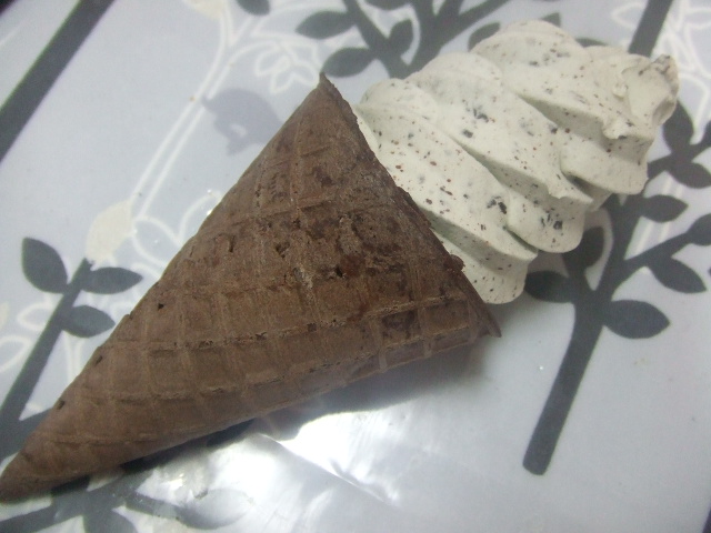ココアワッフルコーン チョコミント_f0076001_23482782.jpg