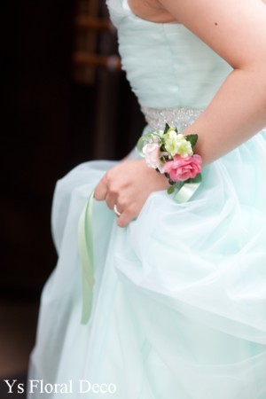 センチュリーコート丸の内のおふたり　ミントグリーンのドレスに花冠を_b0113510_1161338.jpg