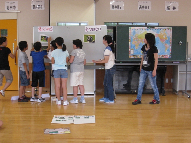 新潟市立根岸小学校において『とつげき!!世界の食文化』のWSを行いました。_c0167632_14164916.jpg