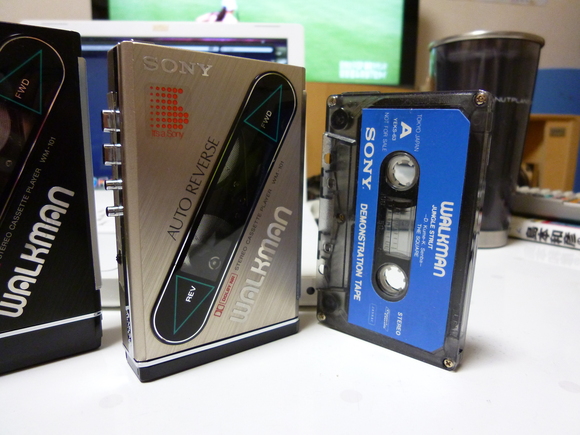 SONY WALKMAN ラジオ DDモデル カセットウォークマン WM-F5 SONY WALKMAN WM-F5 SPORTS WALKMAN FM Yellow Cassette Player