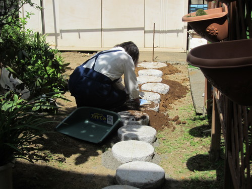飛び石 施工_b0200291_18584454.jpg