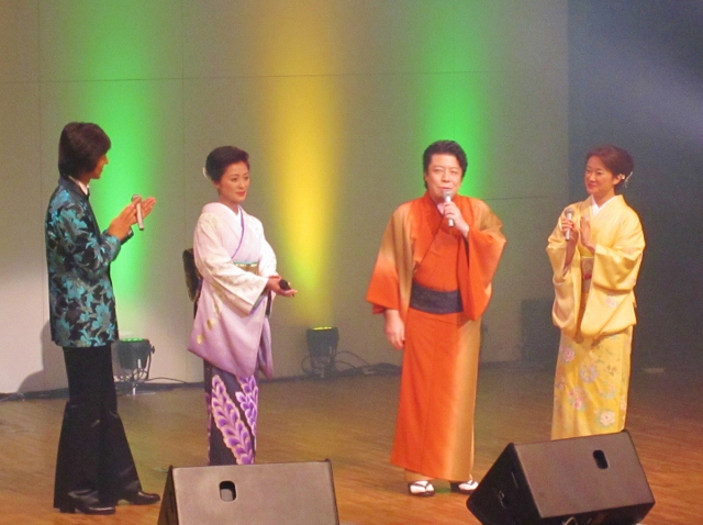 街角ふれあいライブ・100回記念・その1_b0083801_22363014.jpg