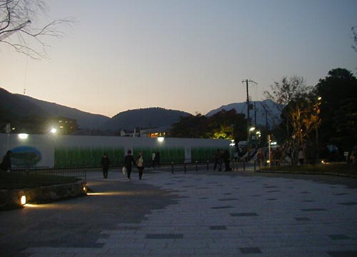 ●嵐山駅前の変化、その144(広場、ホテル)_d0053294_23564791.jpg