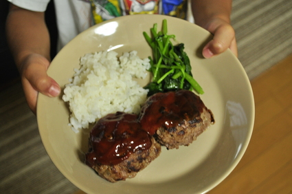 息子が作ったハンバーグ&さいつま芋ご飯弁当_b0171098_6211222.jpg