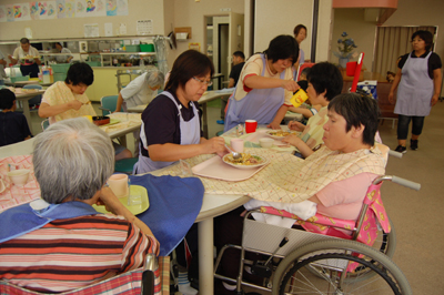 お楽しみ給食会を実施～☆_a0154110_16563470.jpg