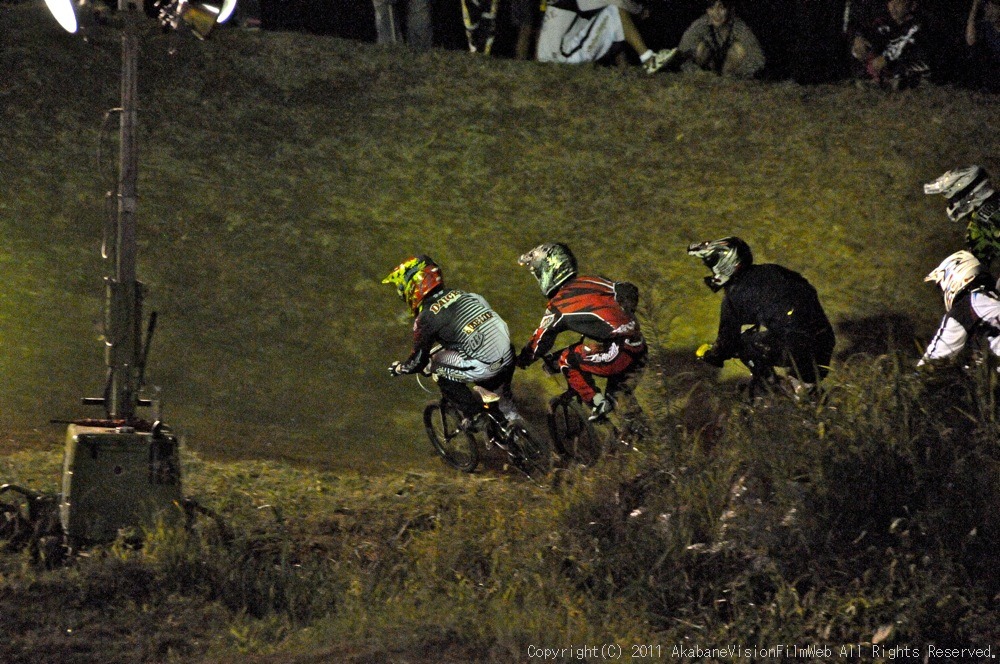 11\"JOSF JAPAN Open Night Race　VOL2：BMXエキスパート決勝　動画有り_b0065730_3254917.jpg