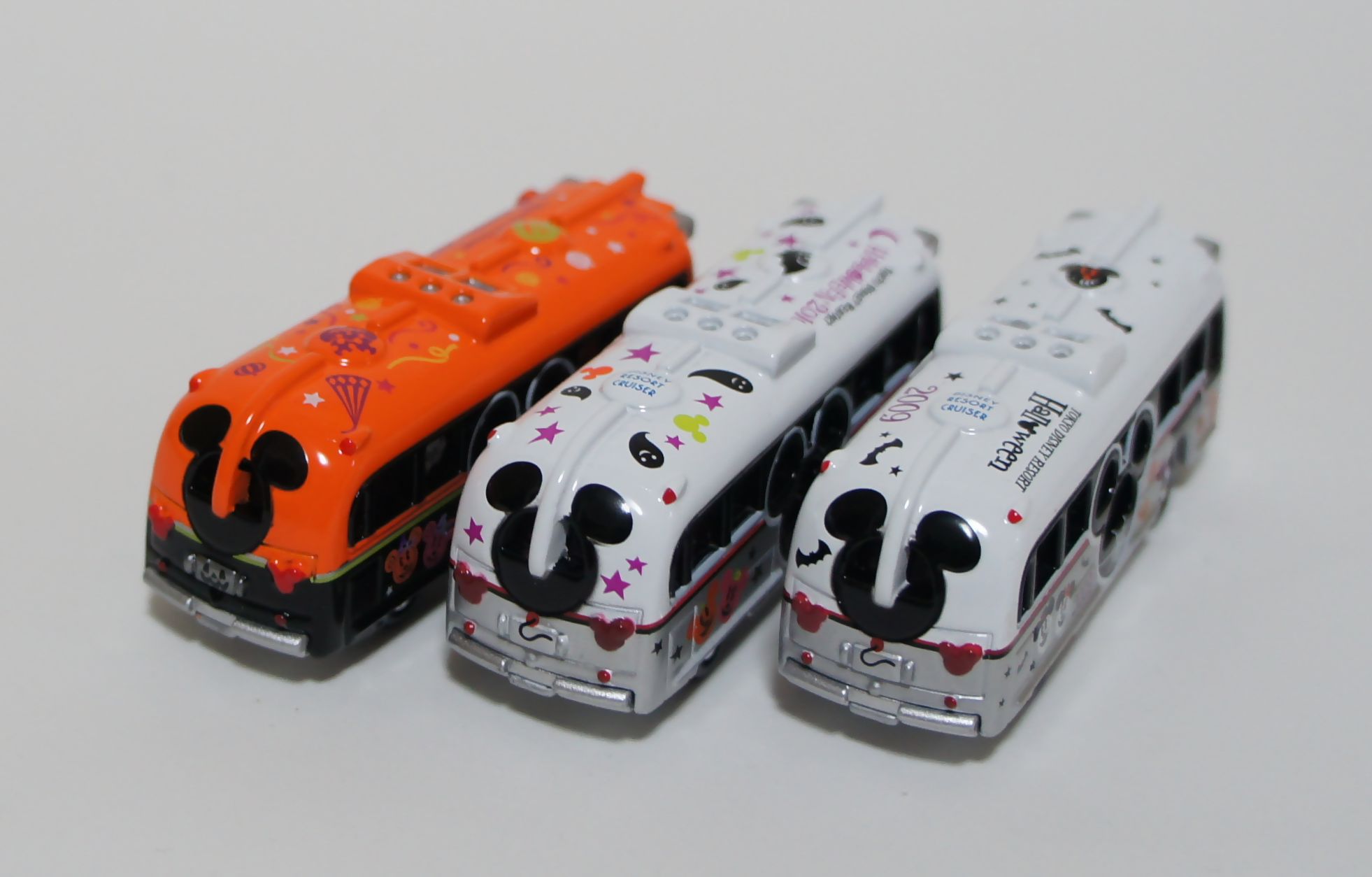トミカ ディズニーリゾートクルーザーハロウィン仕様11ver ミニカーに乗りたいな トミカ ディズニーリゾートクルーザーハロウィン仕様11ver ミニカーに乗りたいな