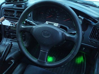ステアリングの革巻きなおし 白銀の城