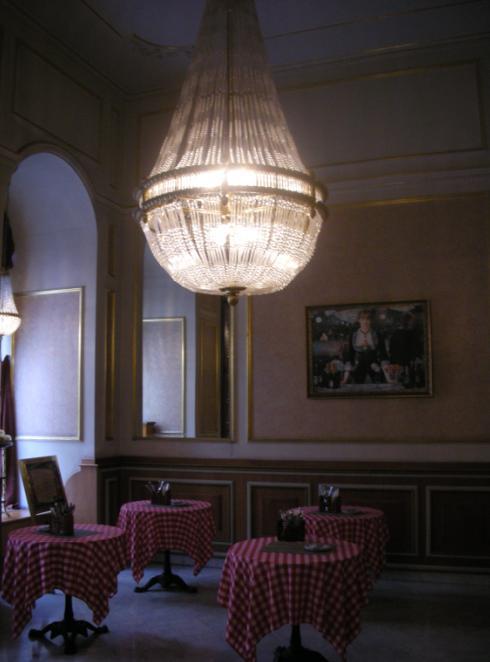 ブダペスト（５）王宮より古いカフェでお茶_a0123372_8311996.jpg
