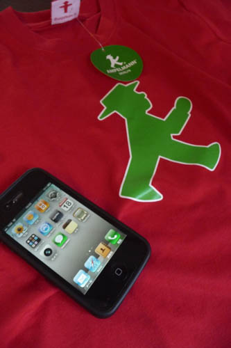 iPhoneとアンペルマン_f0106597_2232937.jpg