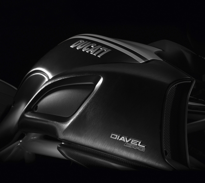 DUCATI×AMG　DIAVEL AMG Special Edition_f0157848_17403524.jpg