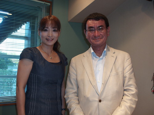 今月のゲストは河野太郎衆議院議員でした。_d0082655_2001319.jpg