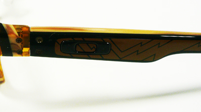 OAKLEY 2011\'FALLオプサルミックフレーム新作BUCKET入荷!_c0003493_9341640.jpg