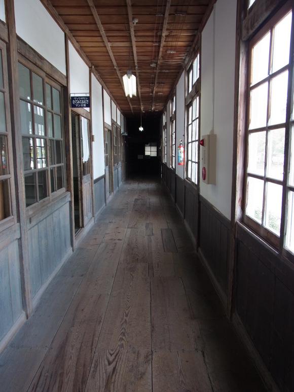 真庭市の旧遷喬尋常小学校_d0116009_12174243.jpg