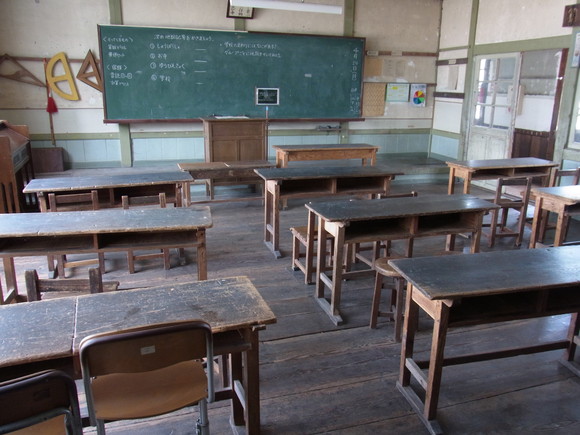 真庭市の旧遷喬尋常小学校_d0116009_12244746.jpg