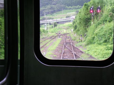 盛夏に深緑の山を走る3 (豊肥本線)_b0005281_1240798.jpg