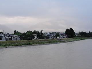 朝から雨です_a0084753_1331482.jpg