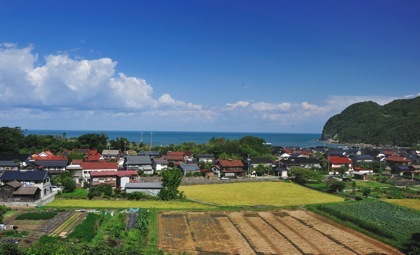 浜坂から香住へと走りながら海へ目をやると雲がいい感じで湧いて来ました..._b0194185_2240186.jpg
