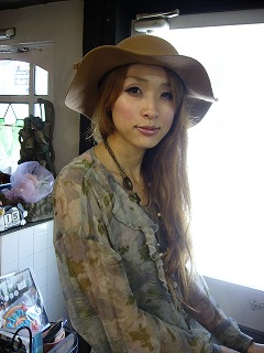 シャンパンゴールドなカラー_a0123703_15584216.jpg