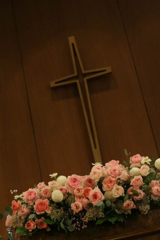 チャペルの装花 ピンポンマムとピンク色で 東京国際基督教会さまへ_a0042928_10293324.jpg