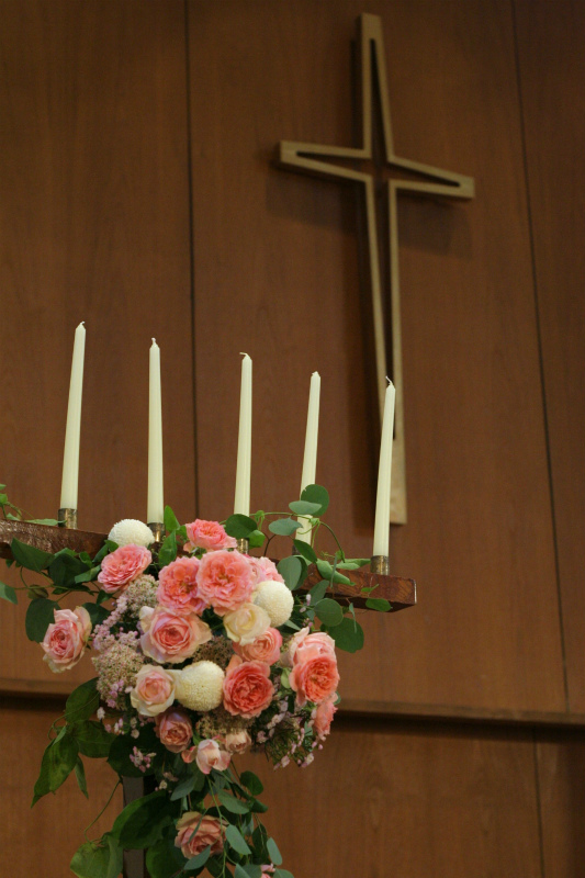 チャペルの装花 ピンポンマムとピンク色で 東京国際基督教会さまへ_a0042928_1029523.jpg