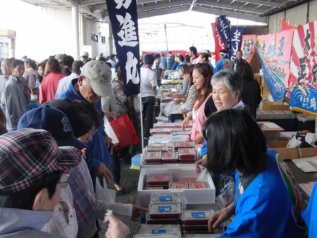 このプルプルの食感がたまらない! 田子の浦漁協「しらす祭り」_f0141310_7255830.jpg