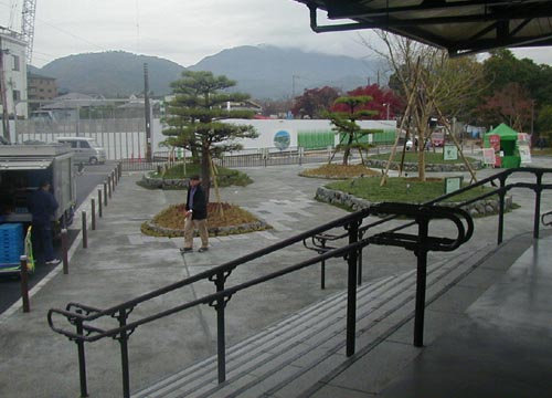 ●嵐山駅前の変化、その148(円形階段、広場)_d0053294_1301330.jpg