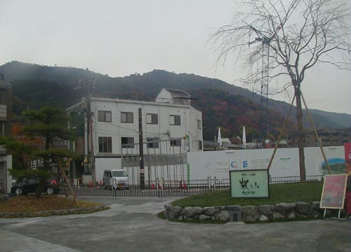 ●嵐山駅前の変化、その148(円形階段、広場)_d0053294_1312614.jpg