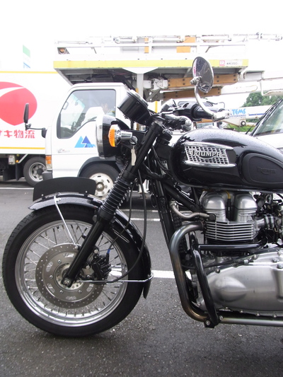 Triumph トライアンフ　ボンネビルT100 水冷　フロントフォーク スタッフKEI】TRIUMPHボンネビル復活作戦(後編) – Escape Blog