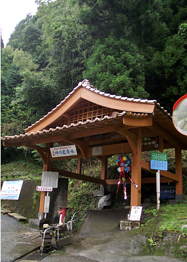 峠の岩清水_e0246118_15572436.jpg