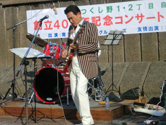 活動の模様の写真です。_e0119092_1371560.jpg