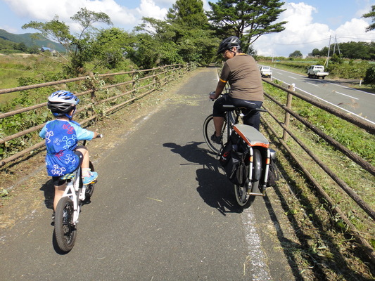 家族でサイクリング_c0132901_20255387.jpg