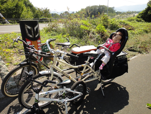 家族でサイクリング_c0132901_2028351.jpg