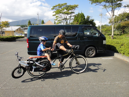 家族でサイクリング_c0132901_2032502.jpg