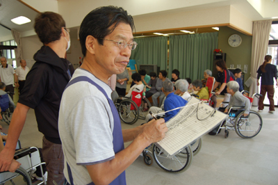 地震を想定した避難訓練を実施。_a0154110_13321799.jpg