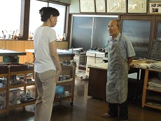 農泊のお客さんが墨流し体験へ_e0061225_10214490.jpg