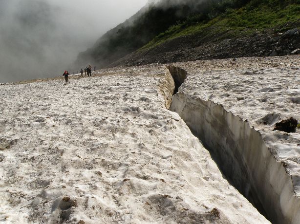 ＃１　快晴・夏のような白馬岳大雪渓、午後は一転吹雪の杓子岳　2011/09/22（木）-23（金）　単独_c0134193_3444312.jpg