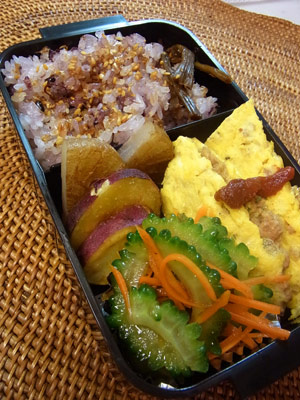 ミートオムレツ弁当_b0218799_7494388.jpg