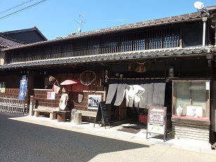 白壁と赤瓦の町_a0177314_8525883.jpg