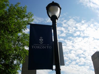 University of Toronto （トロント大学）へ行ってみた_f0200433_19521730.jpg